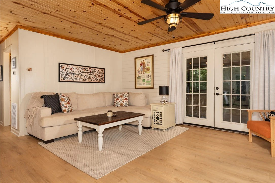 Image number 5 for the current listing