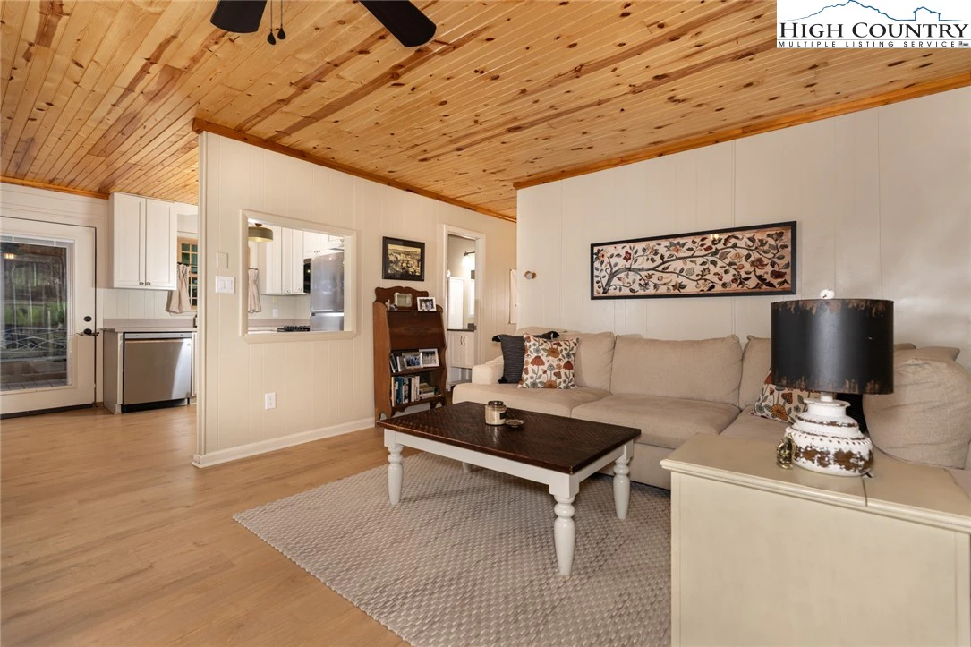 Image number 7 for the current listing
