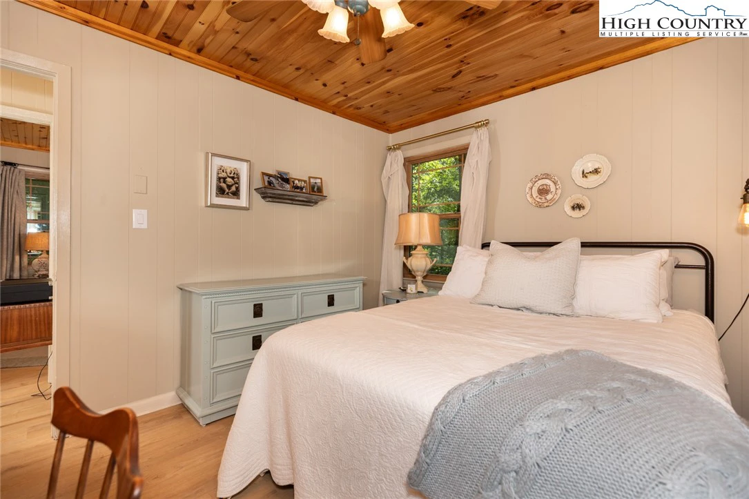 Image number 6 for the current listing