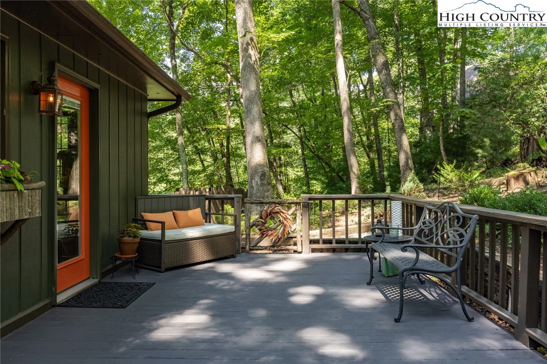 Image number 15 for the current listing