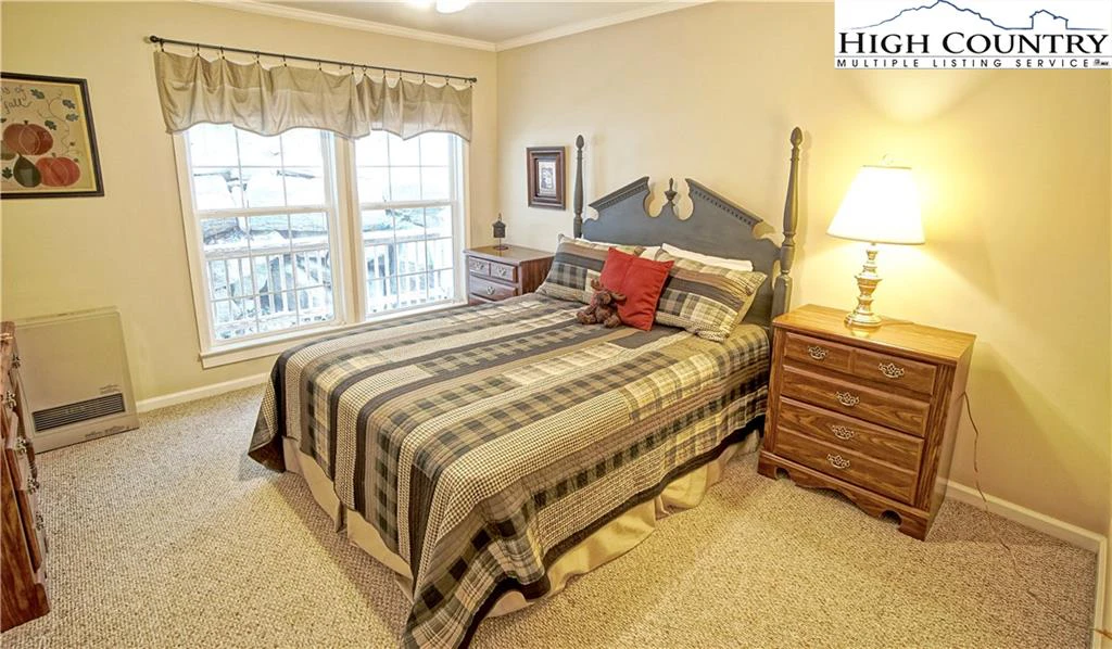 Image number 10 for the current listing