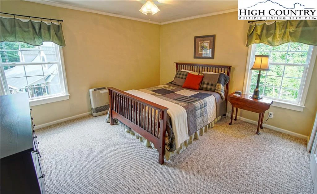 Image number 3 for the current listing