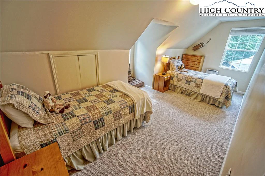 Image number 5 for the current listing