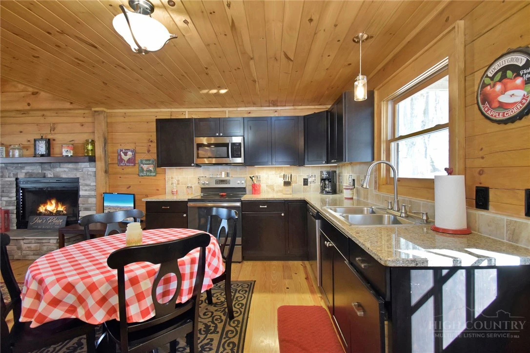 Image number 6 for the current listing