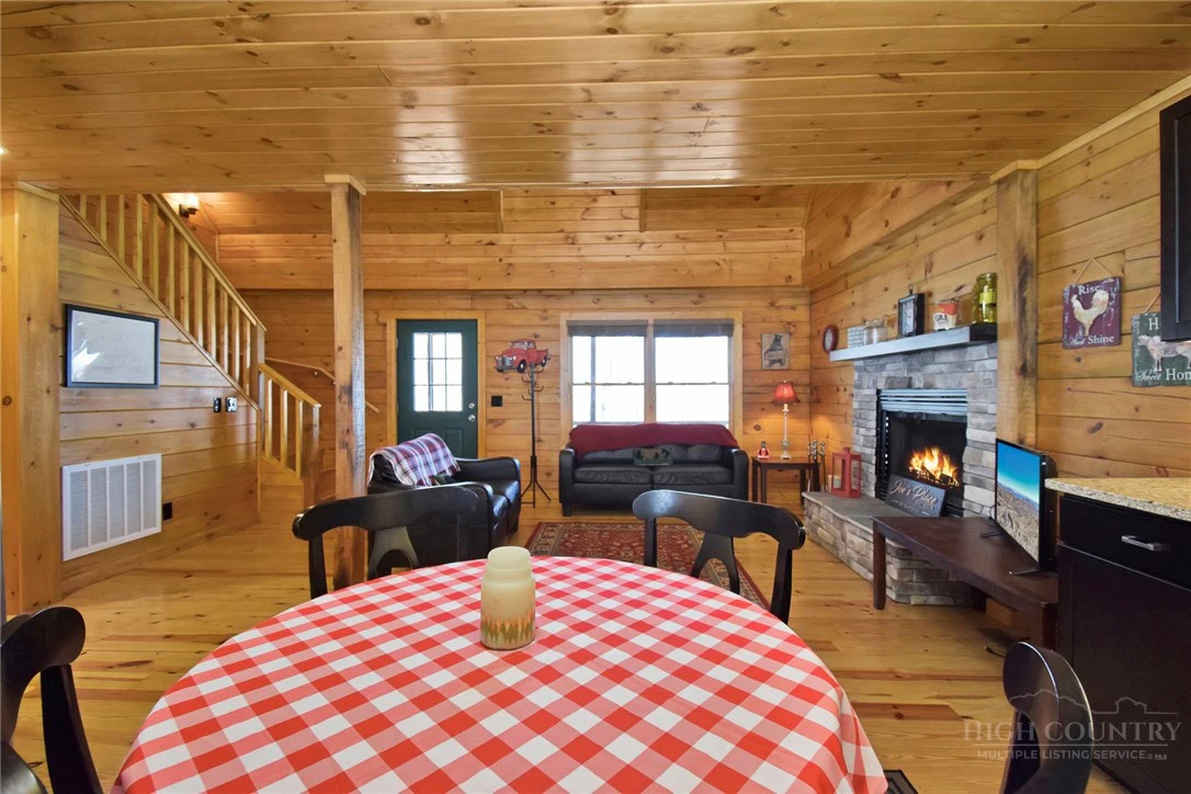 Image number 11 for the current listing