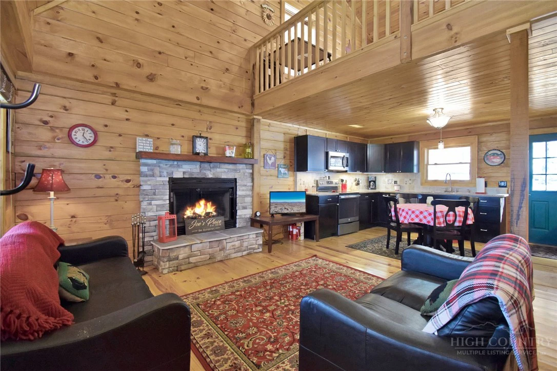 Image number 14 for the current listing