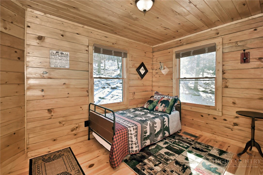 Image number 20 for the current listing