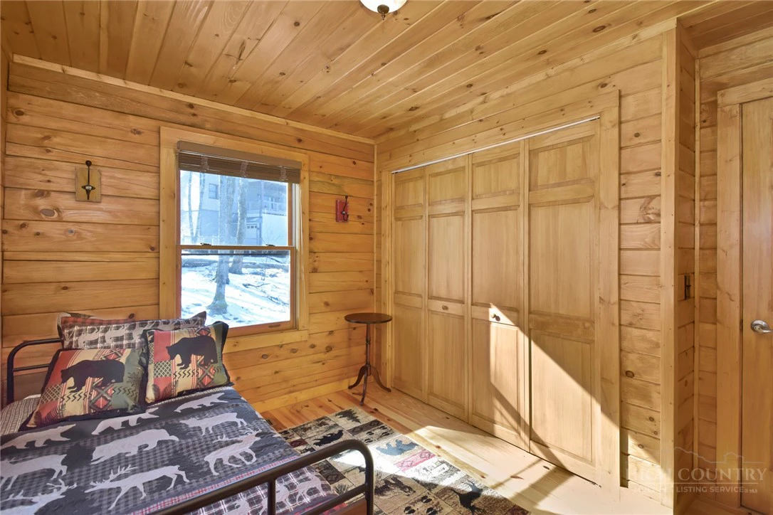 Image number 21 for the current listing
