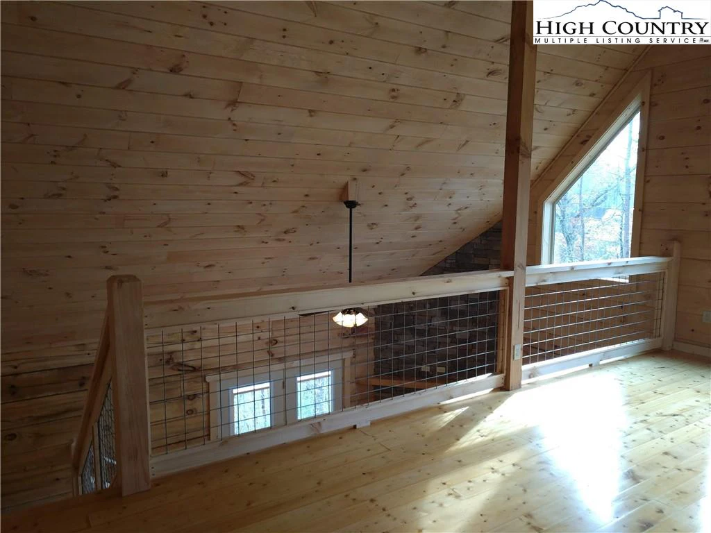 Image number 9 for the current listing