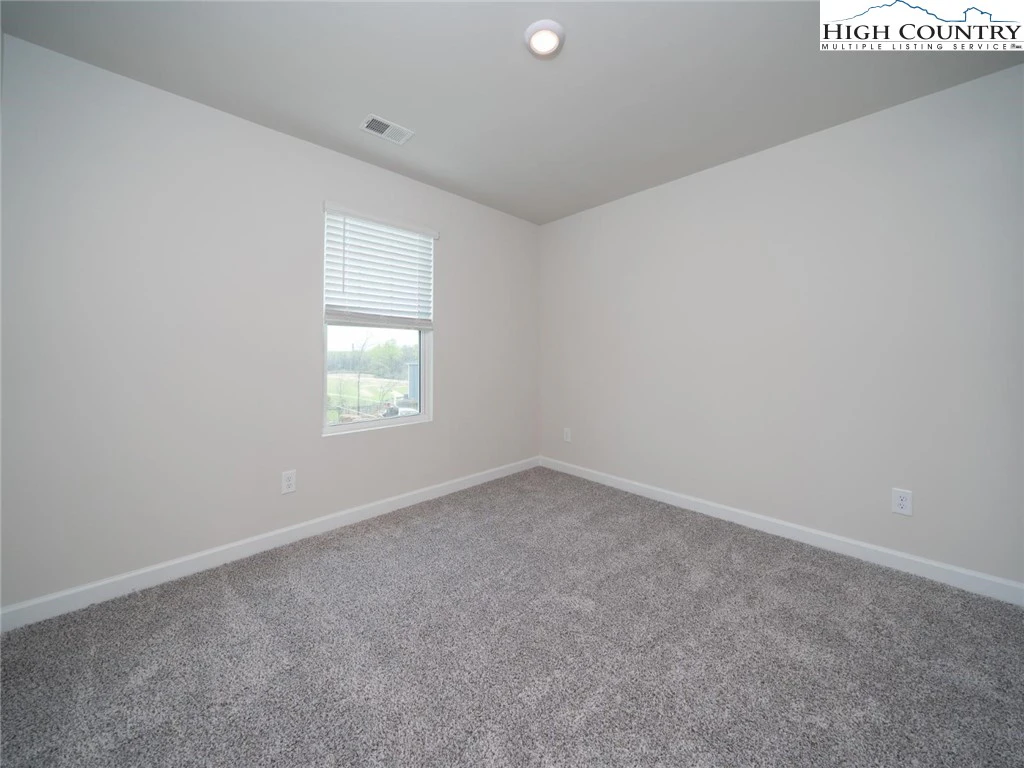 Image number 11 for the current listing