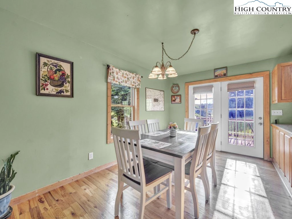 Image number 14 for the current listing