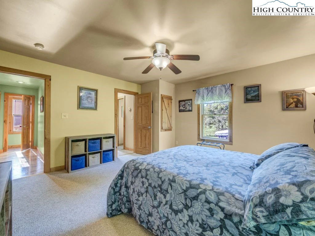 Image number 3 for the current listing