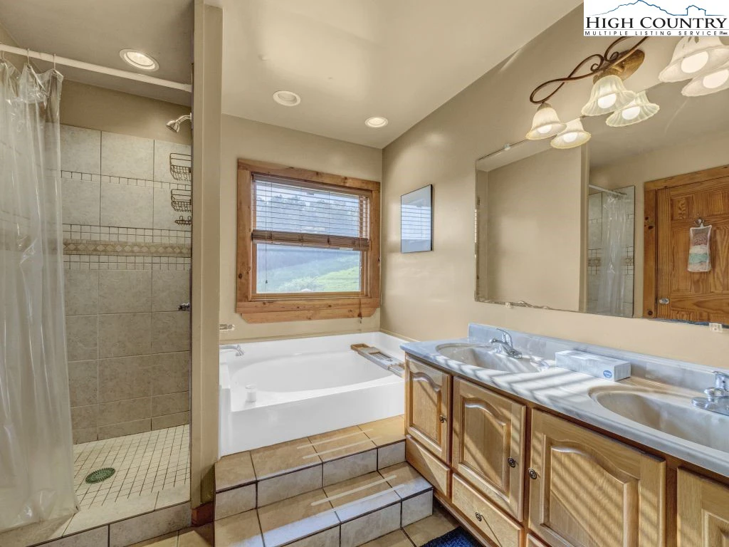Image number 5 for the current listing