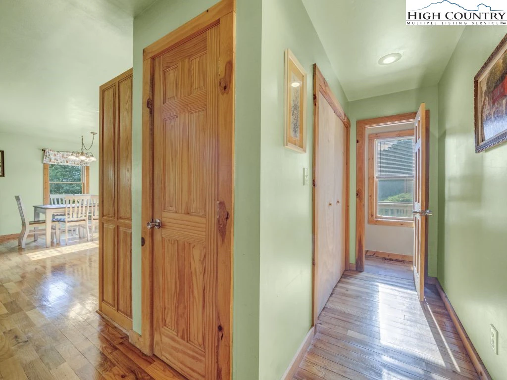 Image number 6 for the current listing