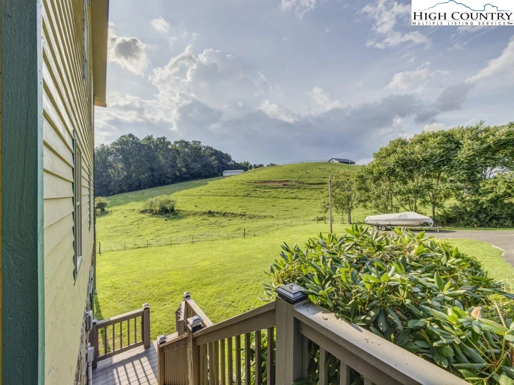 Image number 15 for the current listing
