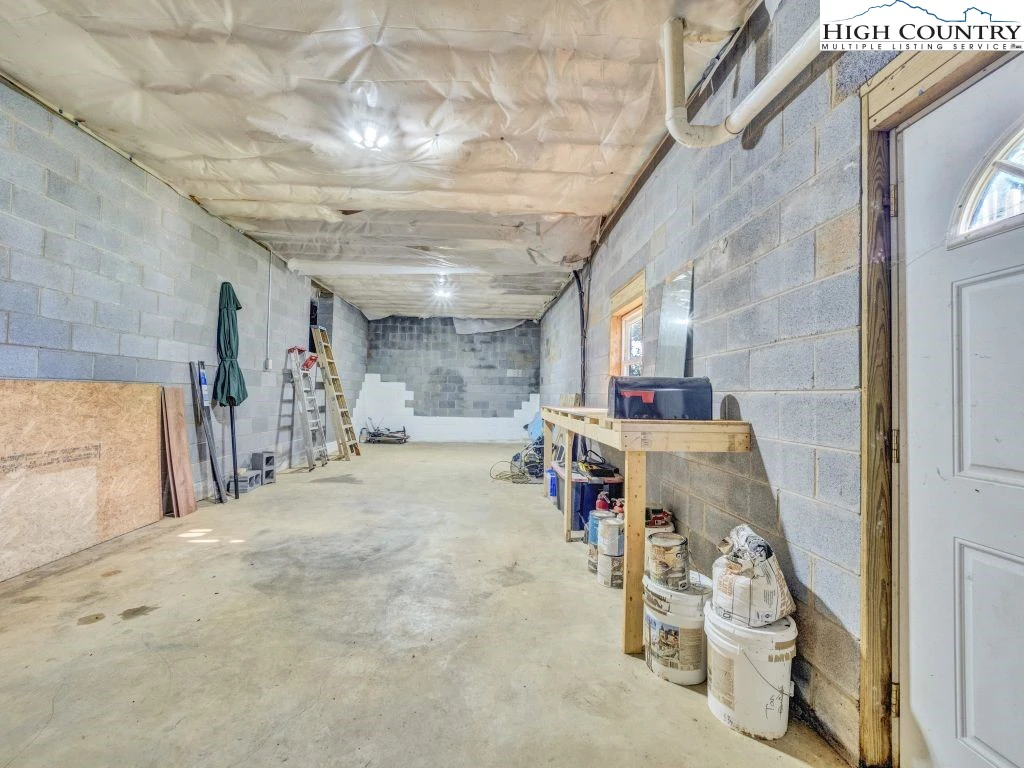 Image number 18 for the current listing
