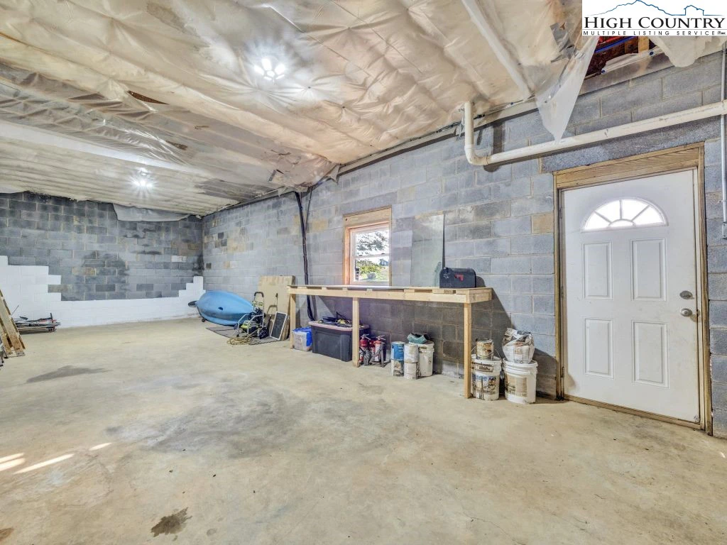 Image number 19 for the current listing