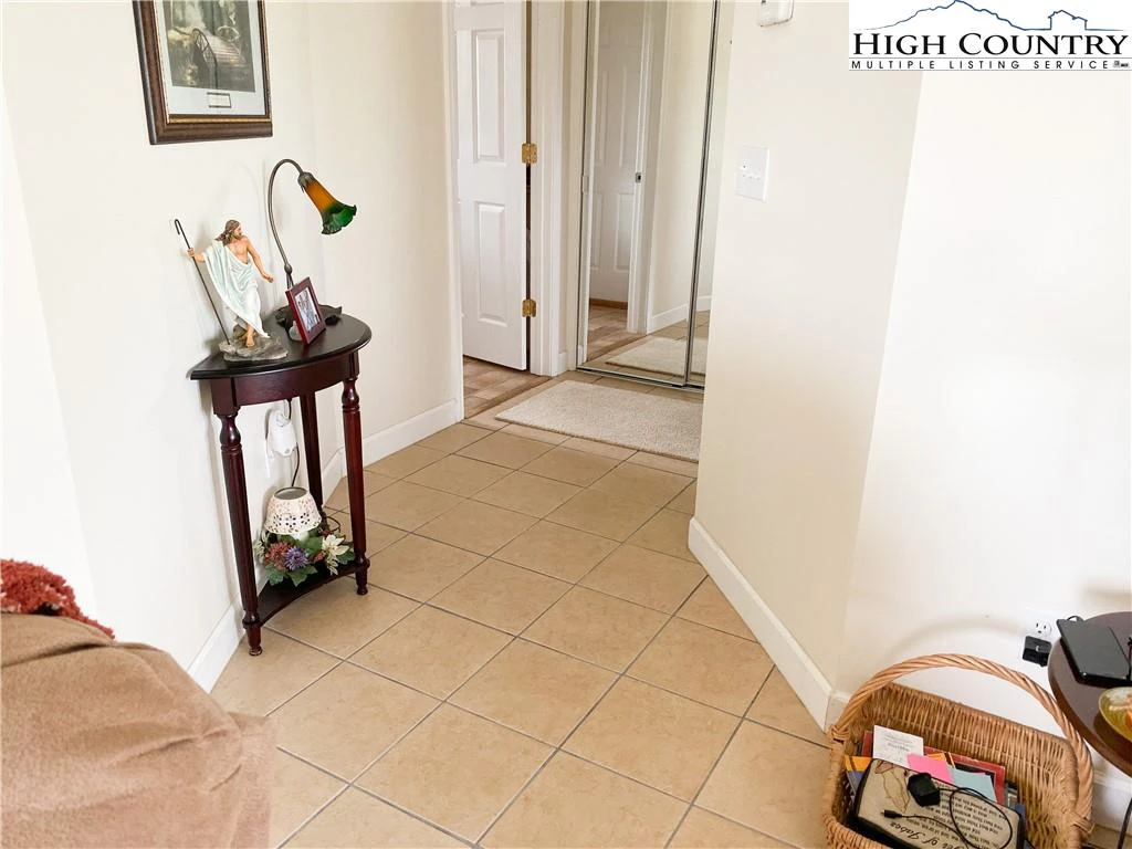 Image number 11 for the current listing