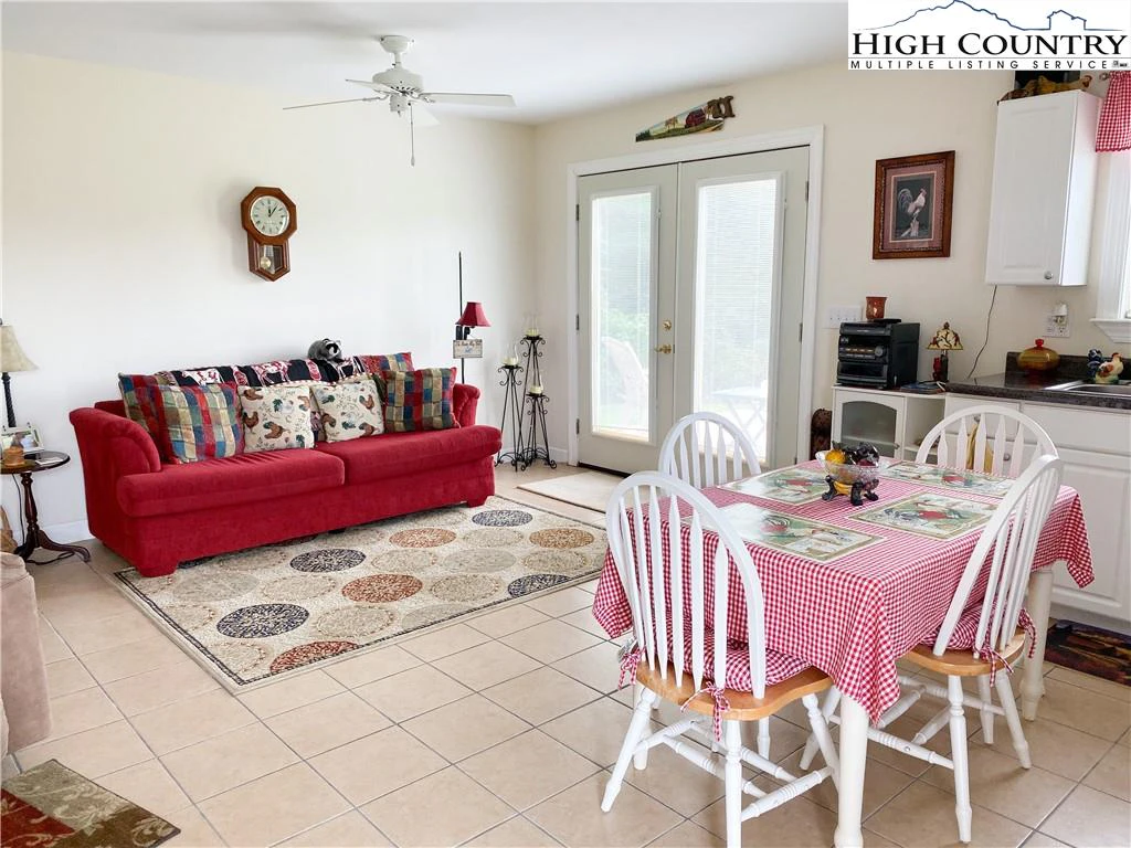 Image number 14 for the current listing