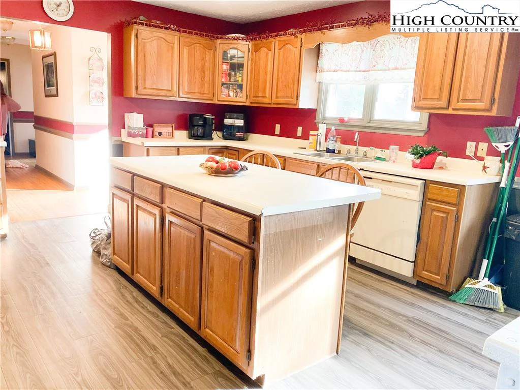 Image number 6 for the current listing