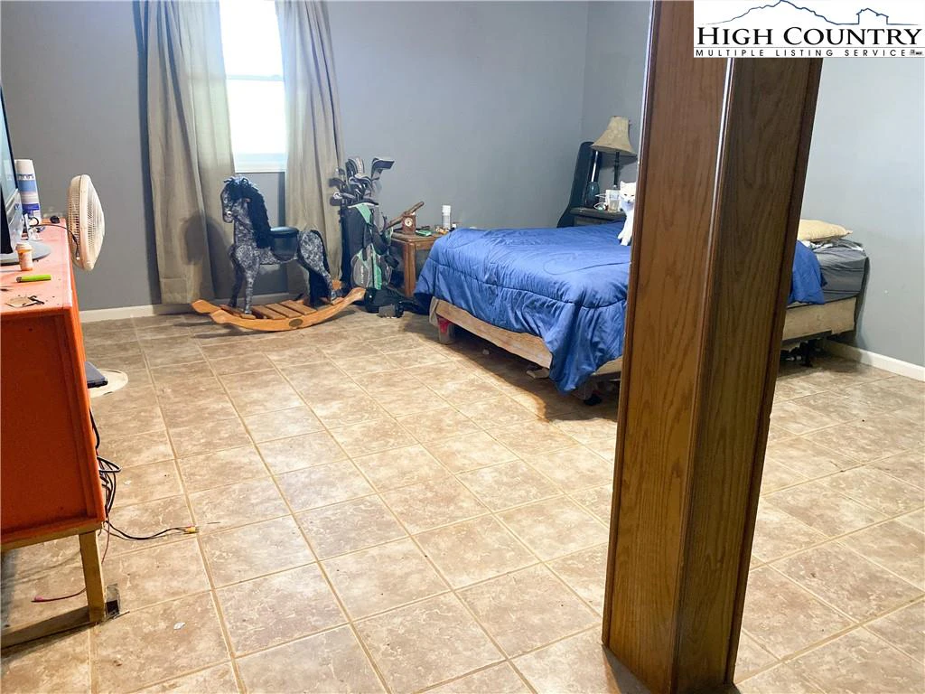 Image number 8 for the current listing