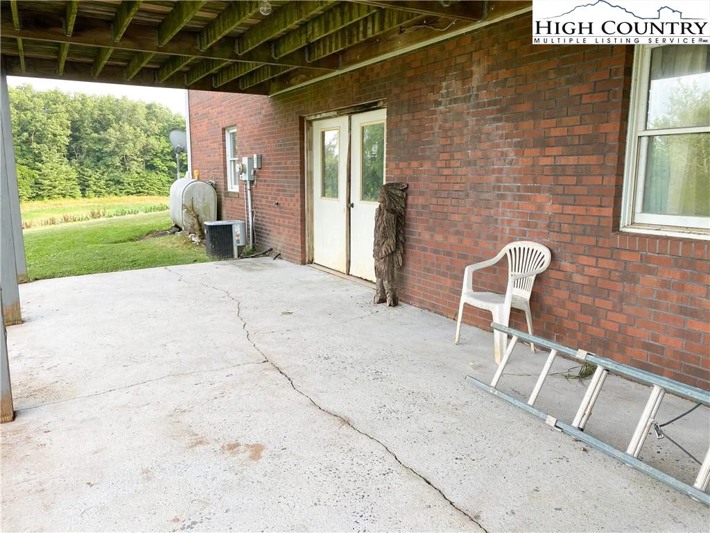 Image number 15 for the current listing