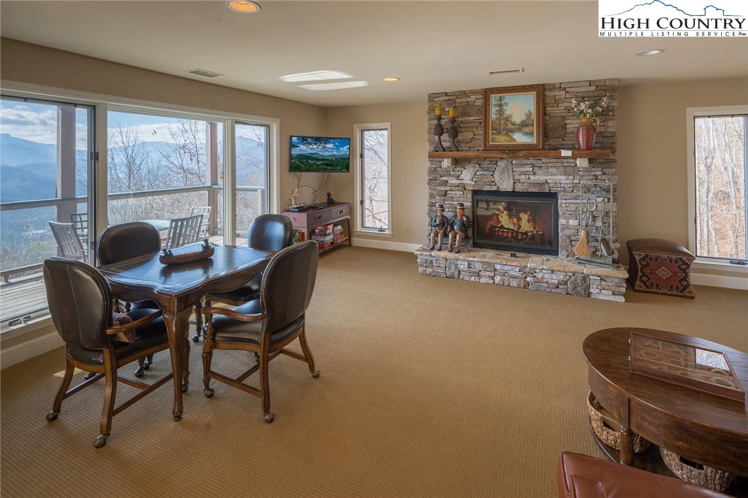 Image number 5 for the current listing