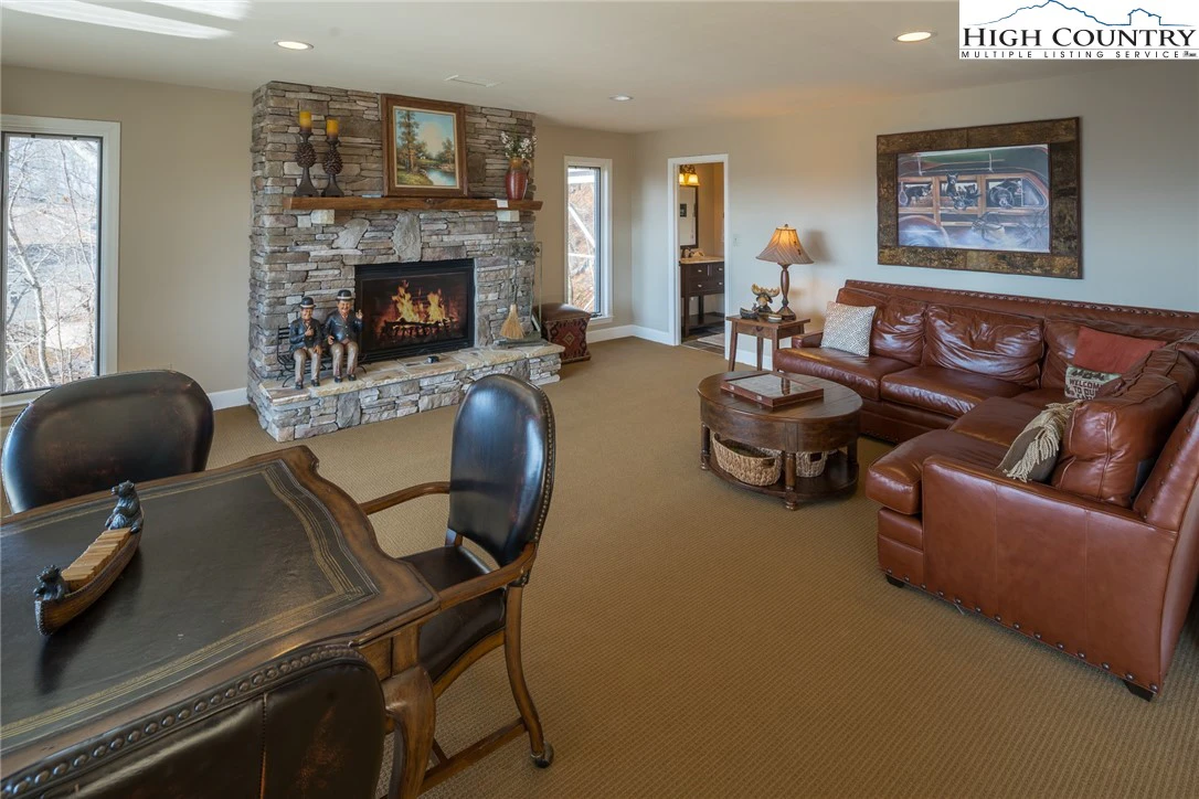 Image number 6 for the current listing