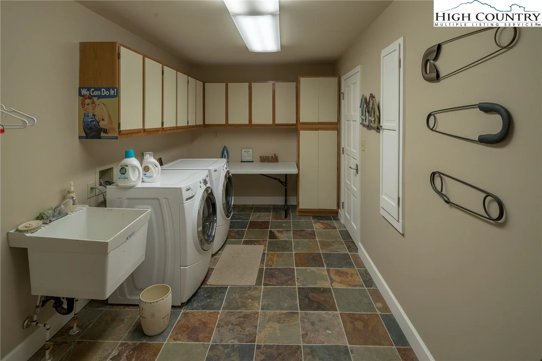 Image number 14 for the current listing