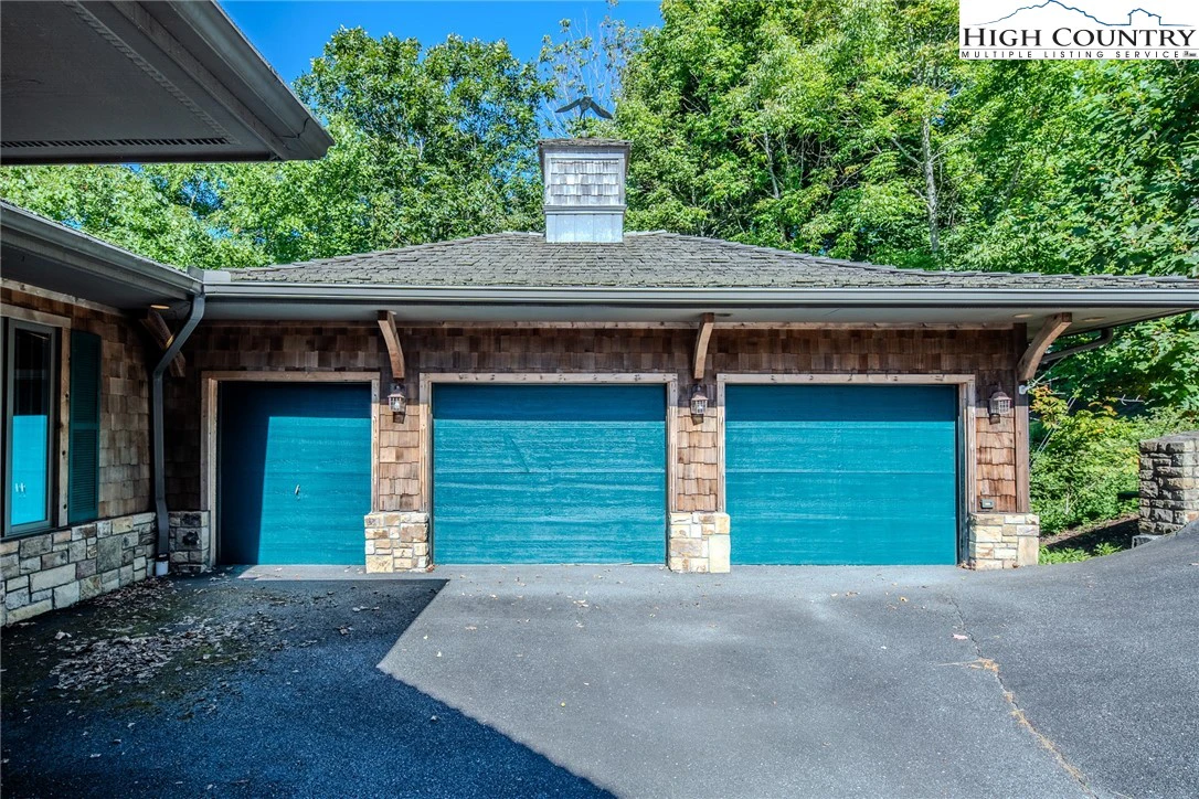 Image number 18 for the current listing