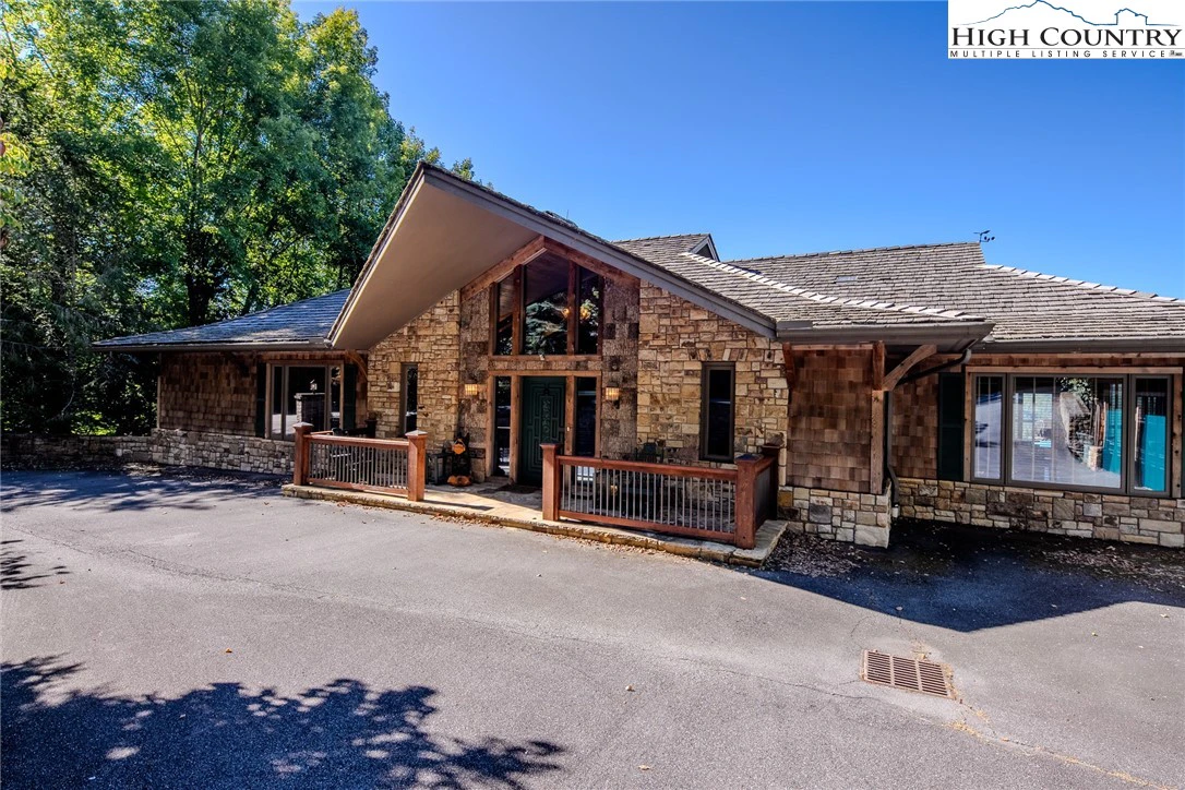 Image number 17 for the current listing