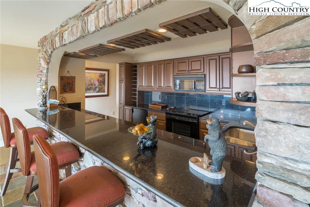 Image number 3 for the current listing