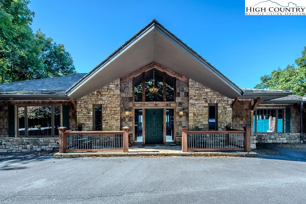 Image number 16 for the current listing