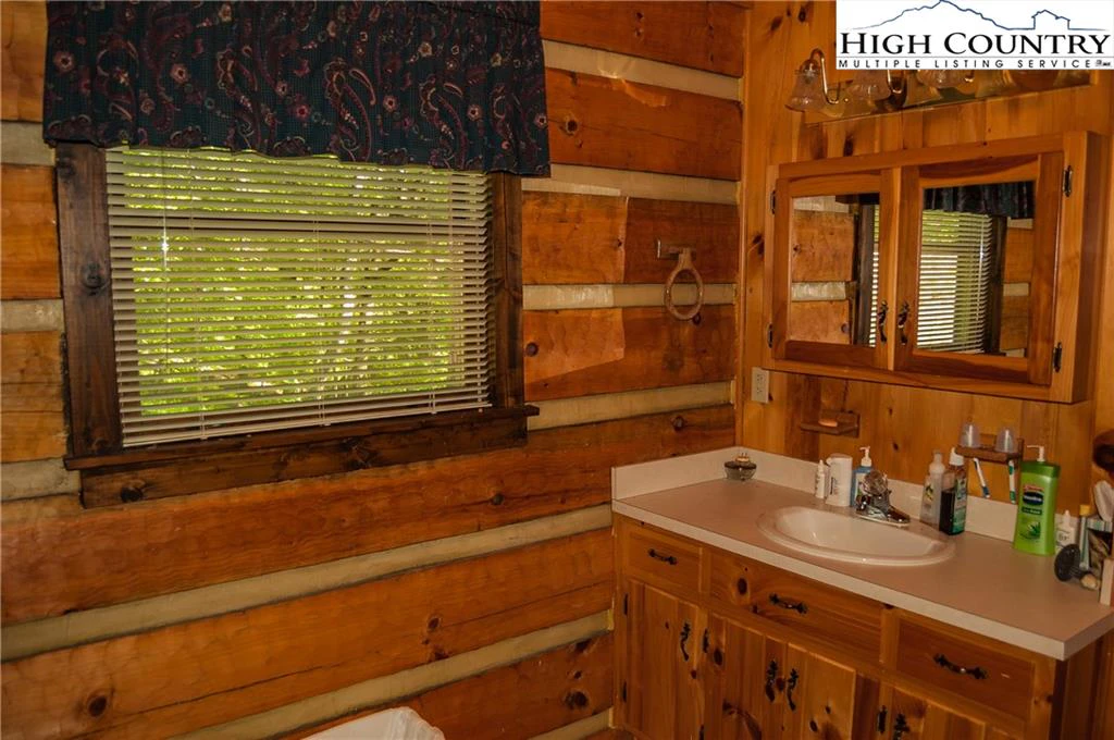 Image number 21 for the current listing