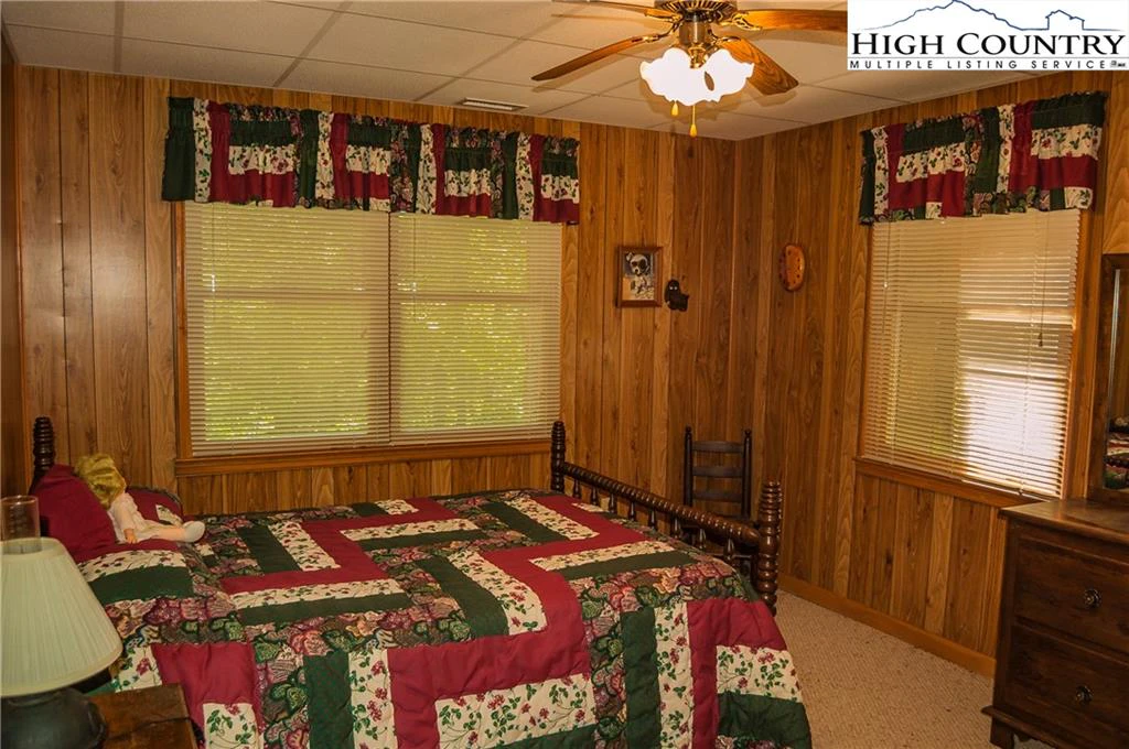 Image number 3 for the current listing