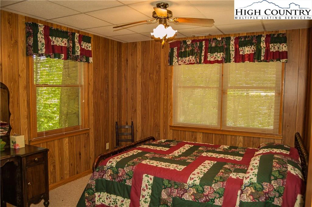 Image number 4 for the current listing