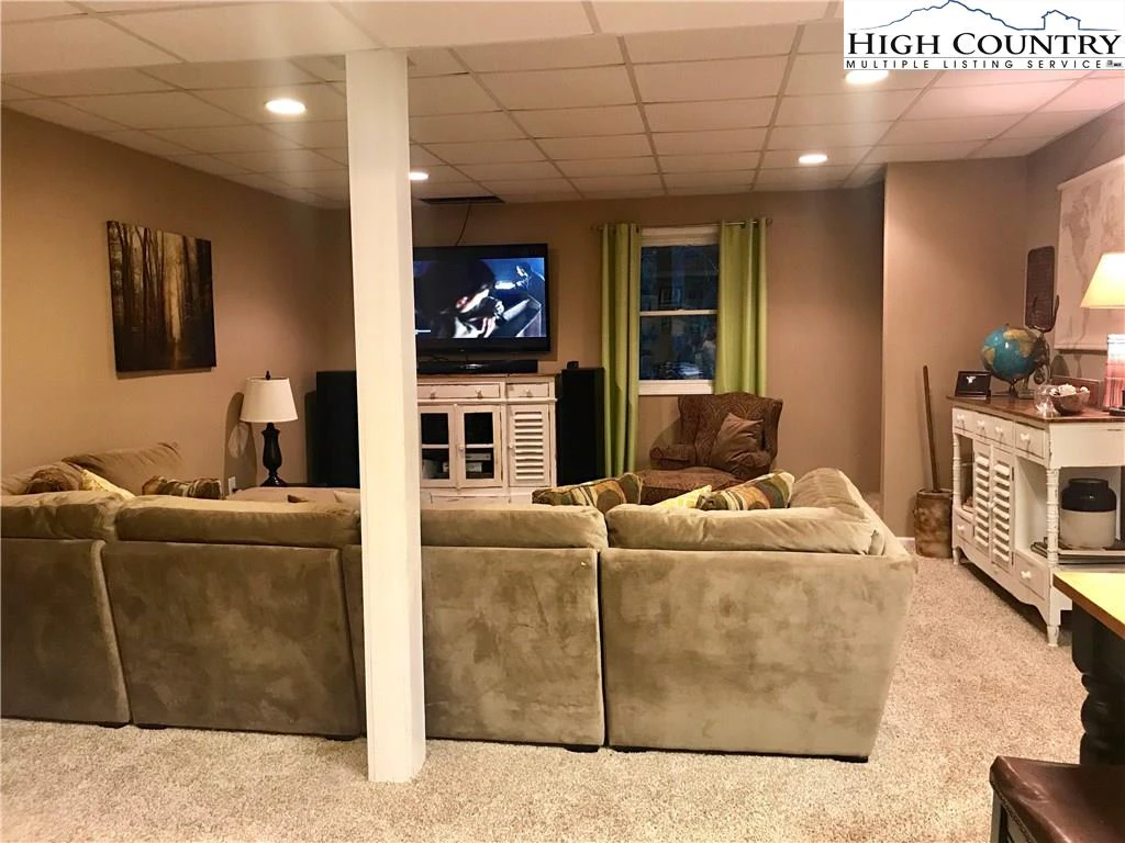 Image number 3 for the current listing