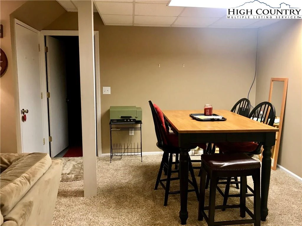 Image number 4 for the current listing