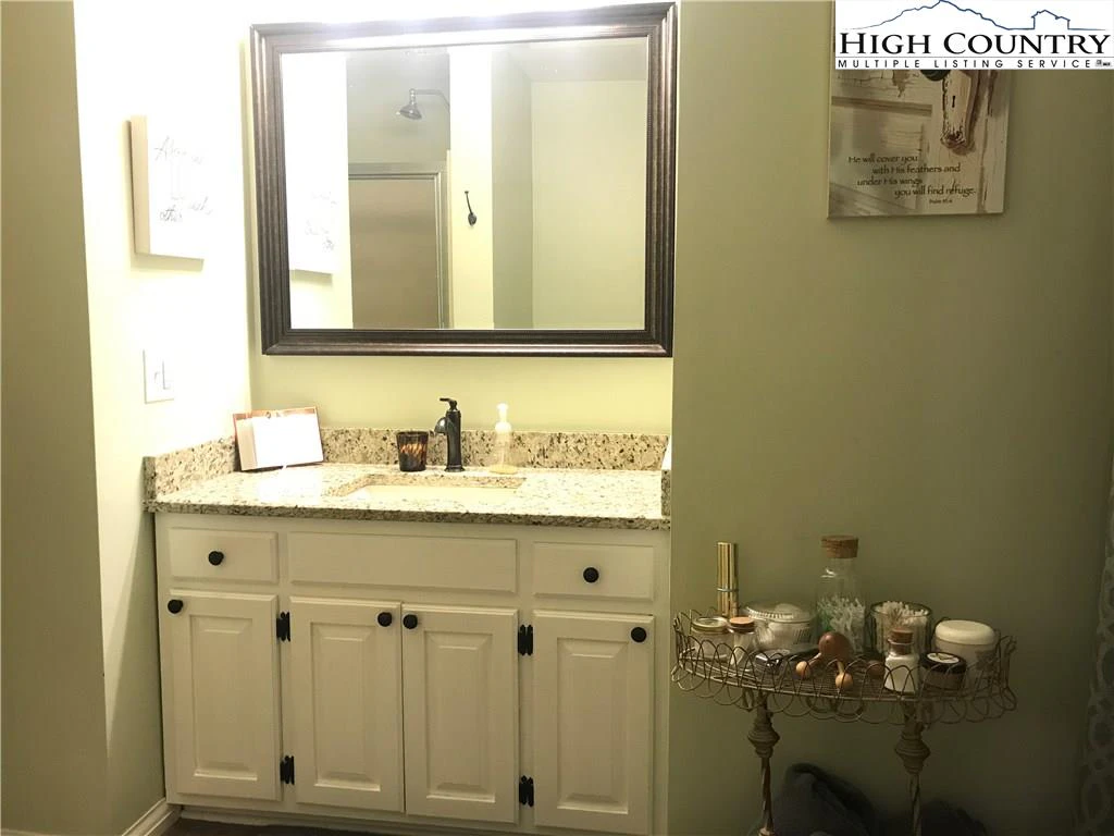 Image number 7 for the current listing