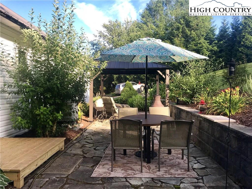 Image number 13 for the current listing