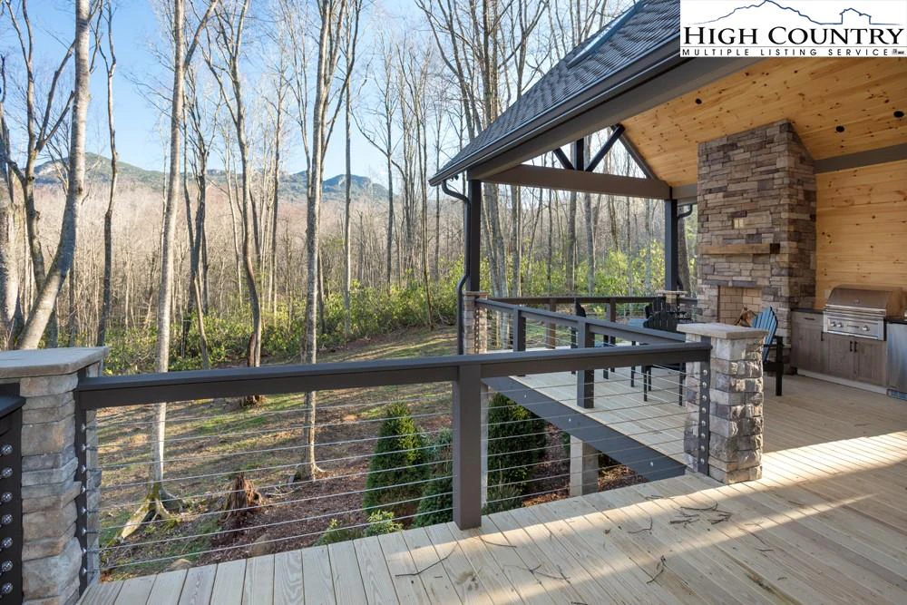 Image number 1 for the current listing