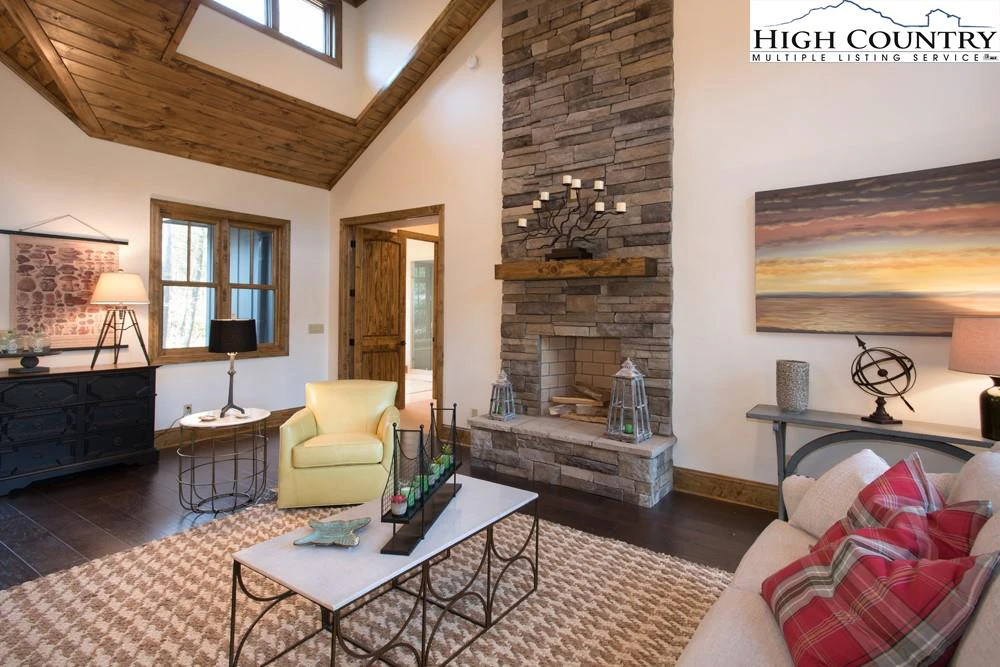 Image number 12 for the current listing
