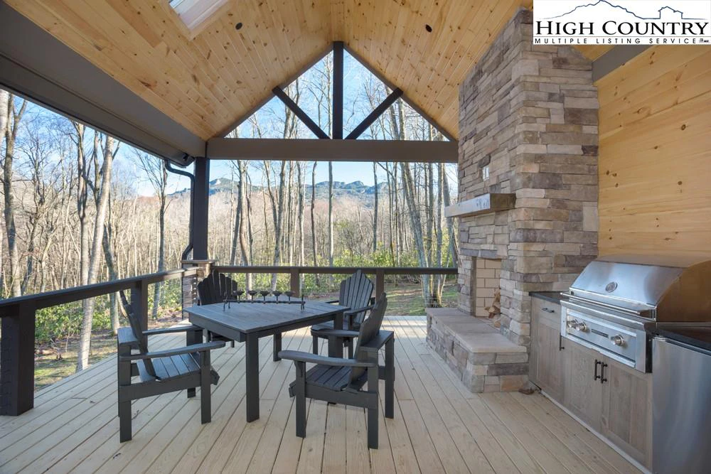 Image number 4 for the current listing