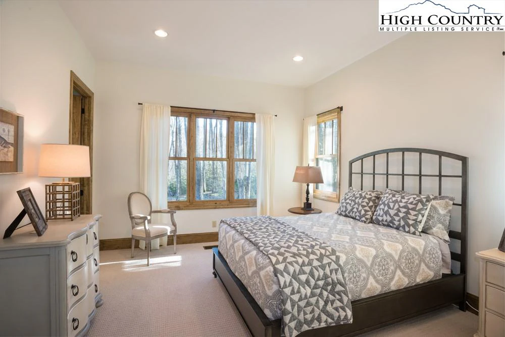 Image number 6 for the current listing