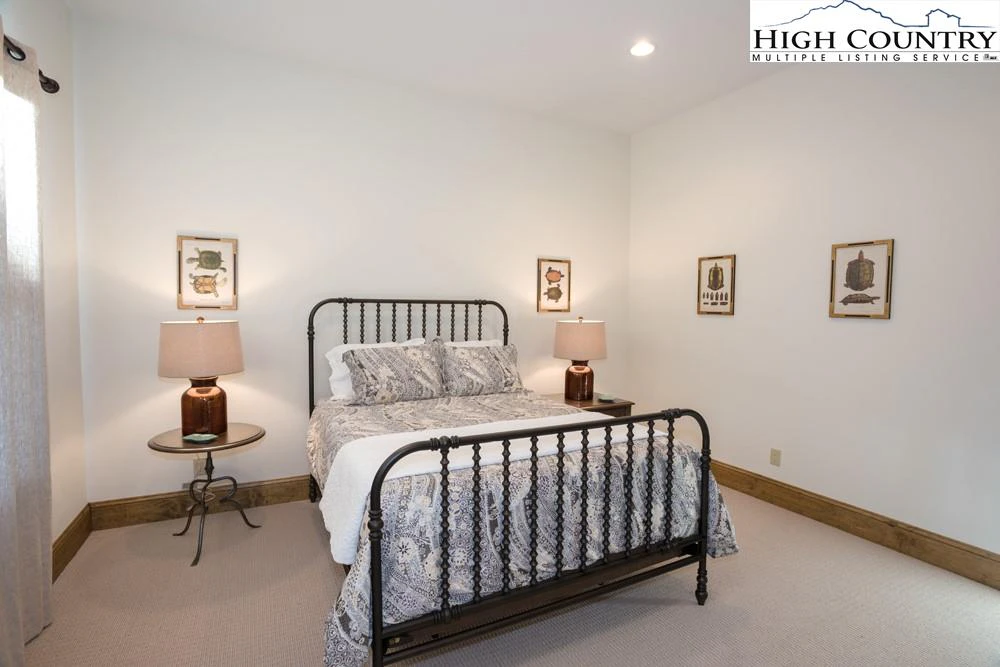 Image number 7 for the current listing