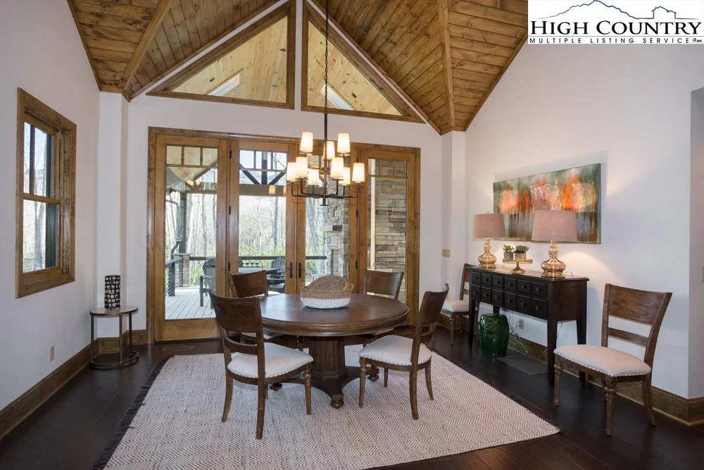 Image number 9 for the current listing