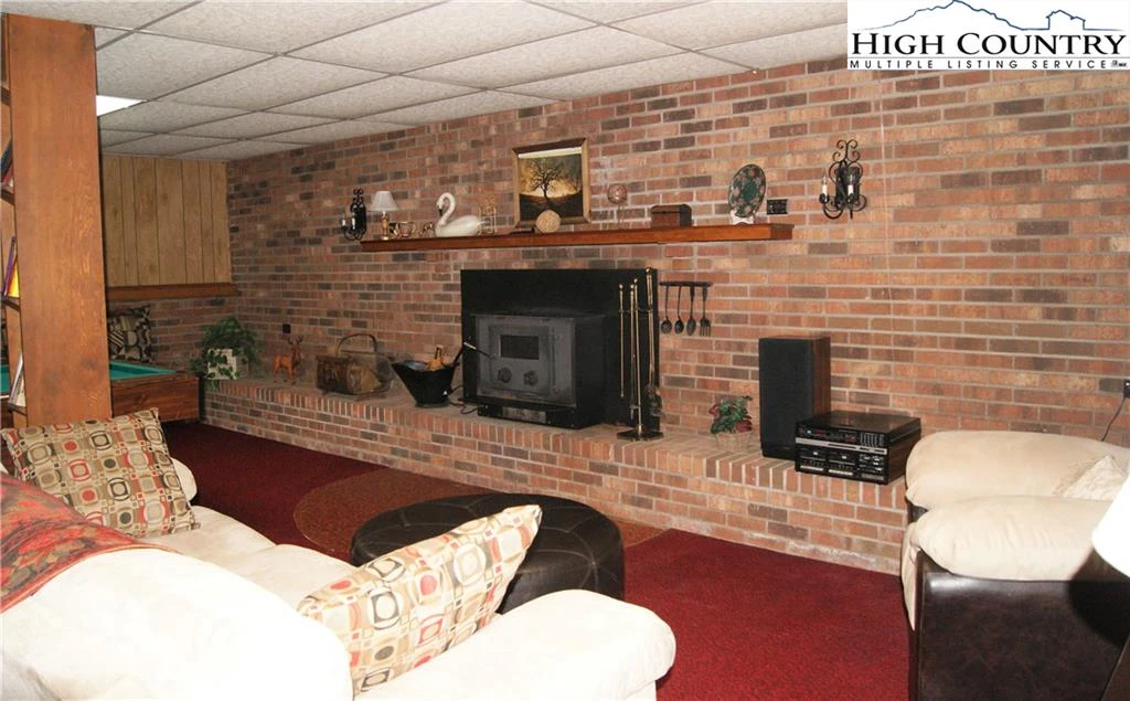 Image number 3 for the current listing
