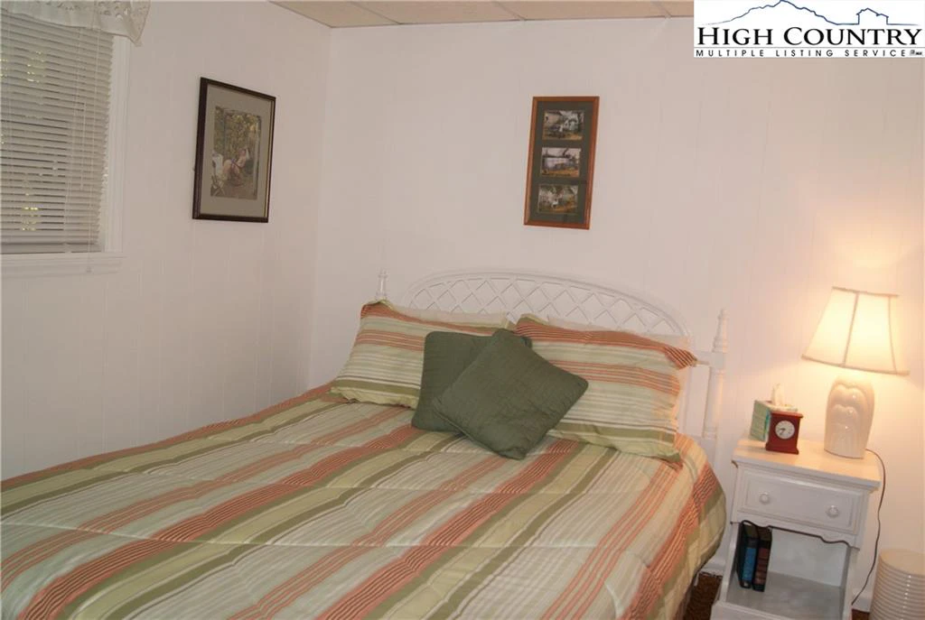 Image number 7 for the current listing