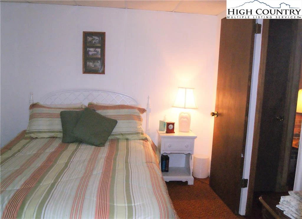 Image number 9 for the current listing