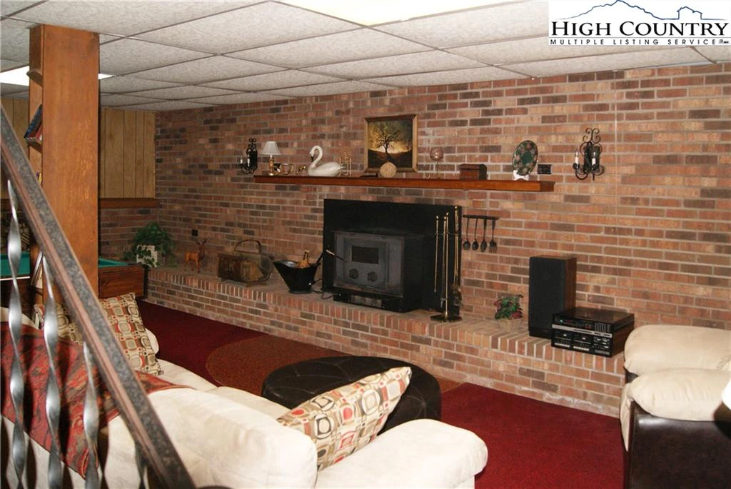 Image number 11 for the current listing